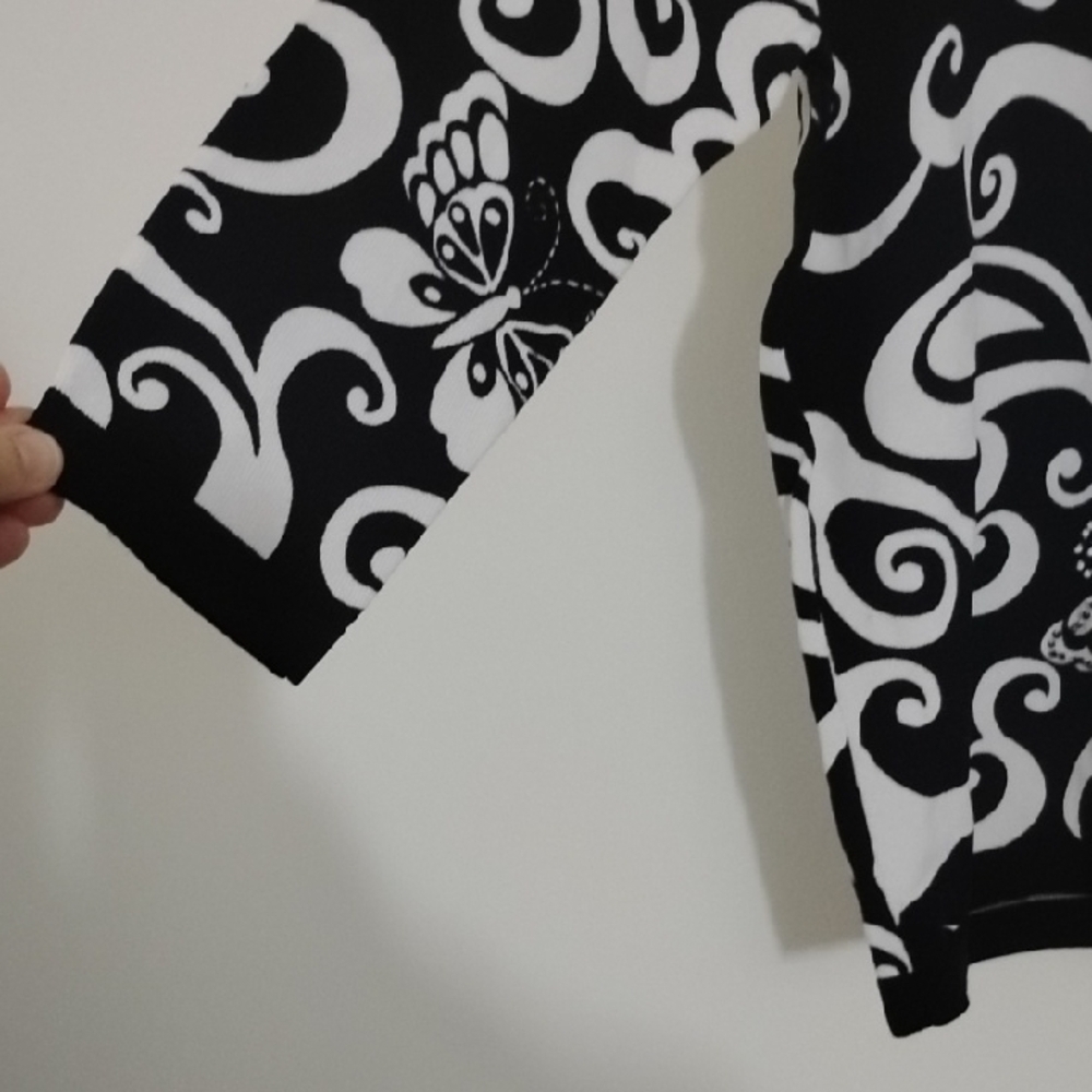 Alfred Dunner Whimsical Abstract Black & White Butterfly  Beaded Top Size PM - Picture 4 of 8